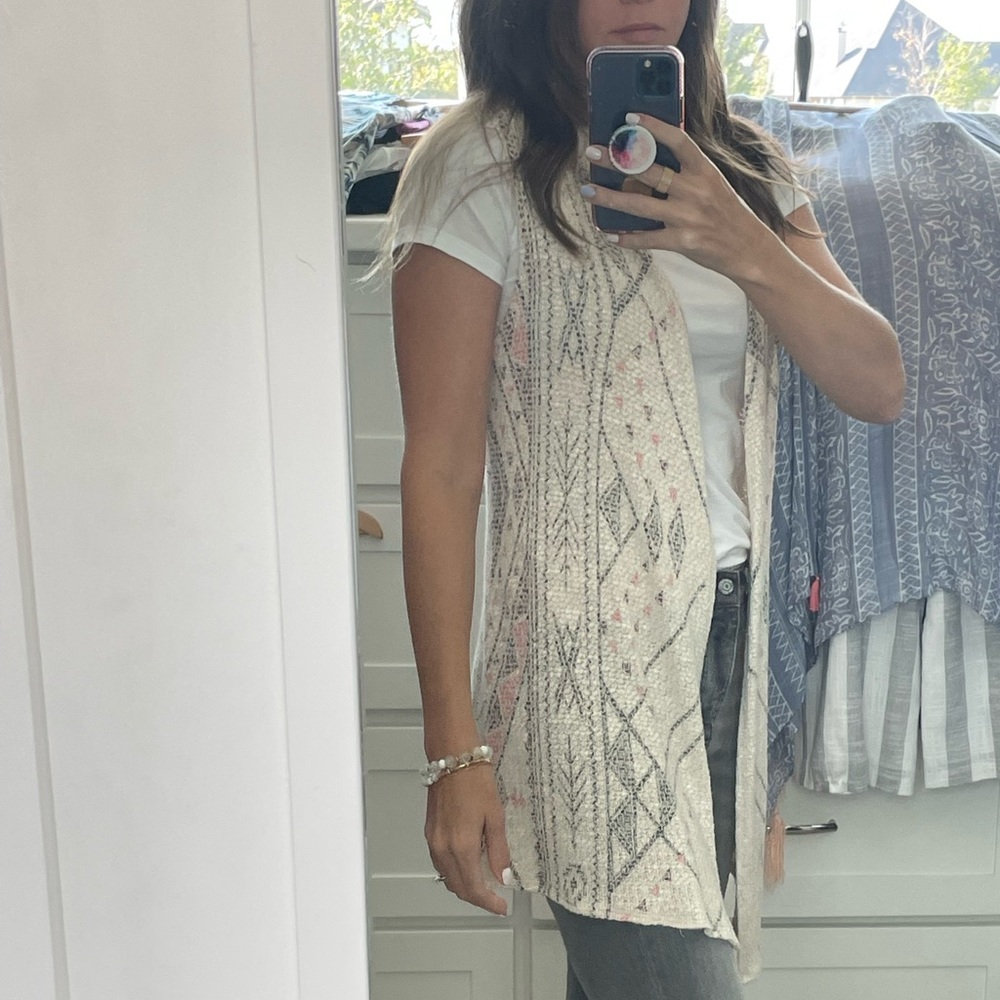 Sleeveless cardigan
